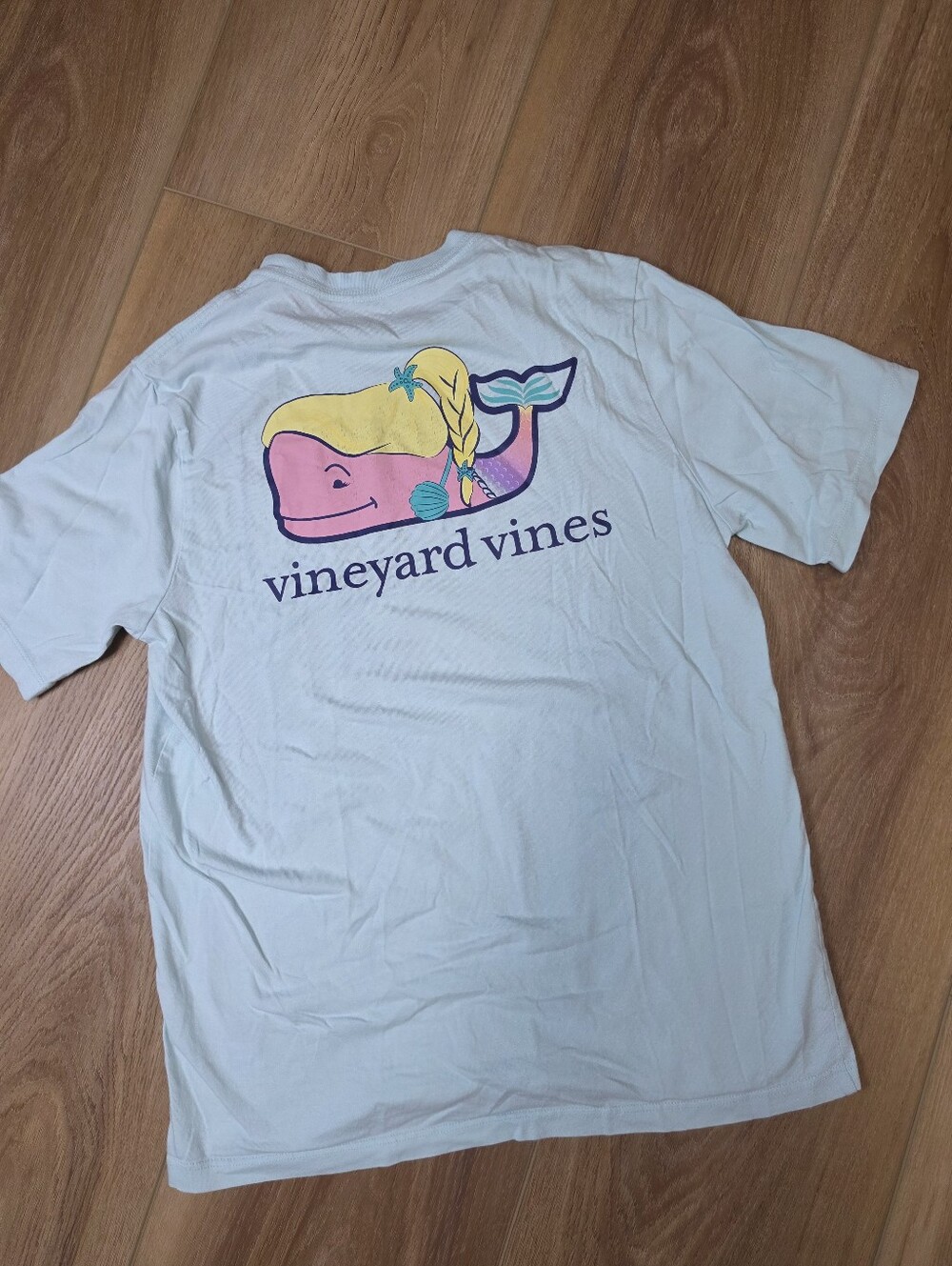 Vineyard Vines Graphic Whale T‑Shirt in Light Blue with Pink & Yellow